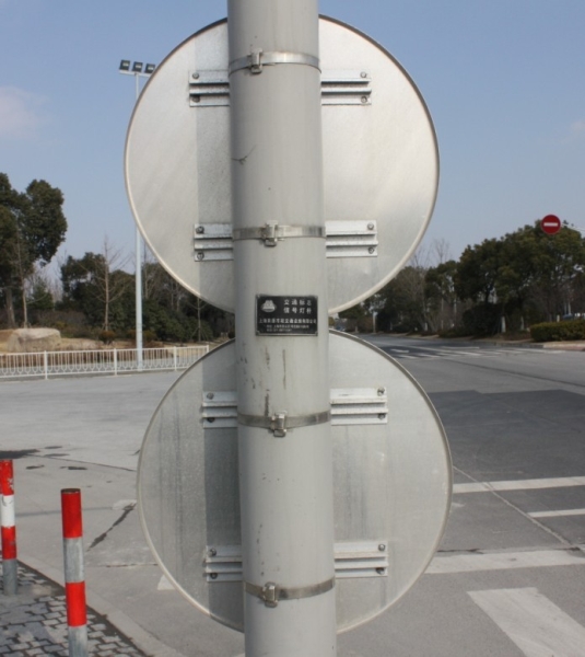 交通標志牌背筋結構