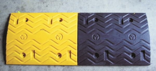 橡膠減速帶,減速坡,停車場(chǎng)專用減速帶